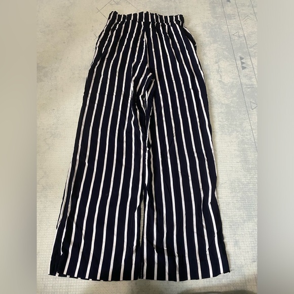 2/$15 Ladies H&M paperbag pants - Picture 2 of 4